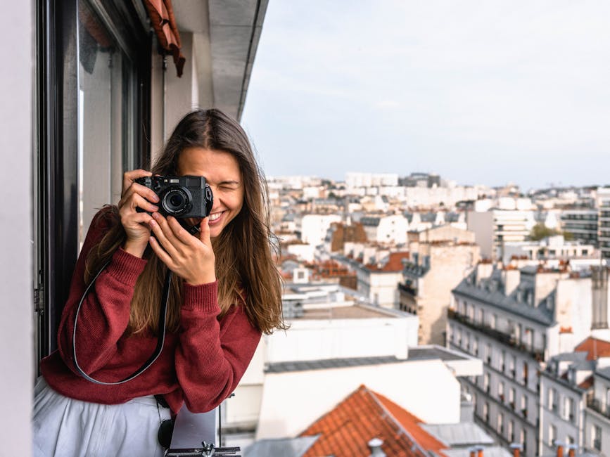 Capturing Candid Moments While Traveling: A Photographer’s Guide